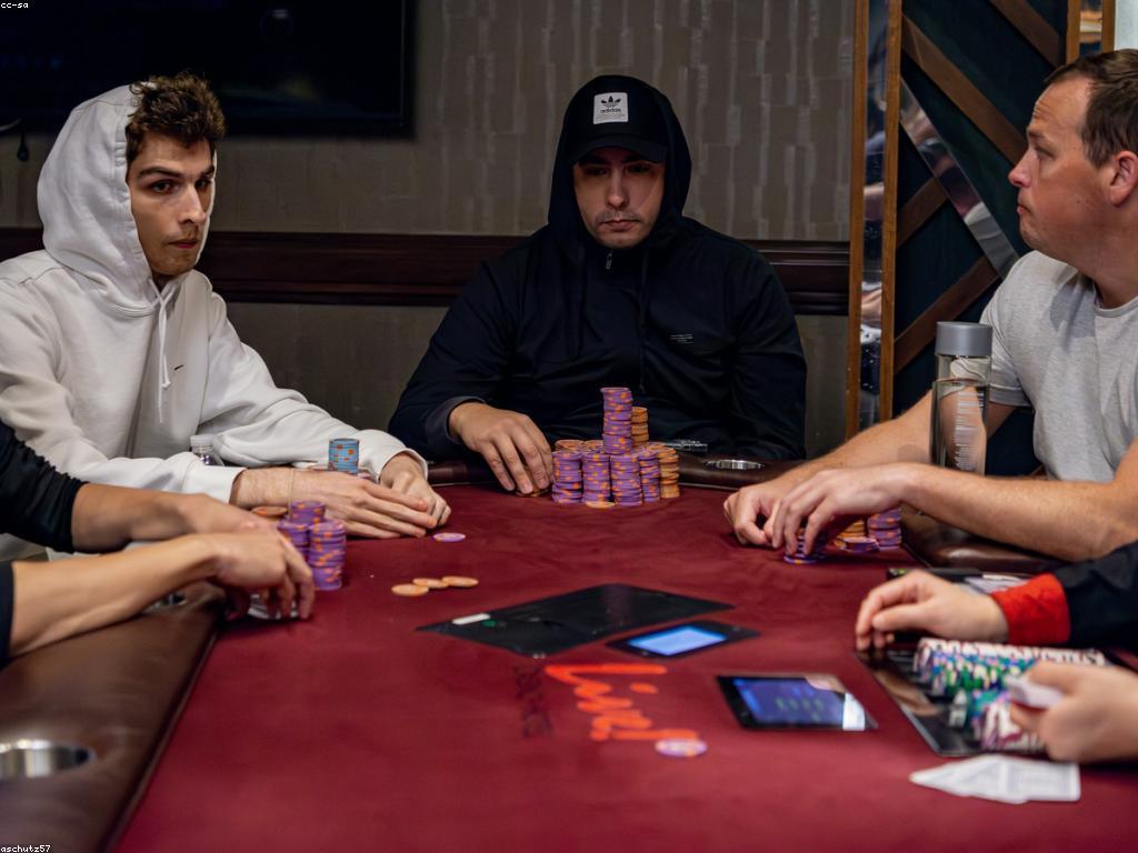 ពិភពនៃBaccarat: ការដំណើរការនិងចមនិងភាពច្នៃប្រឌិត